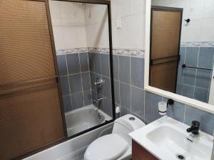 Et badeværelse på Departamento céntrico