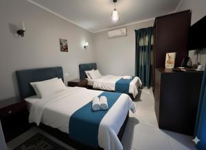 Postel nebo postele na pokoji v ubytování Pyramids Way Inn