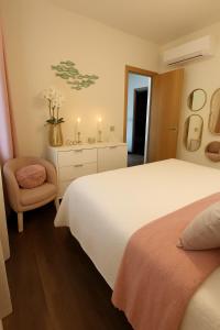 Una cama o camas en una habitación de Vista Pujols playa ubicación magnífica