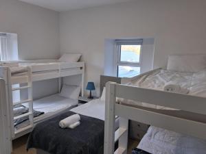 Giường trong phòng chung tại Trivia House +46 ảnh