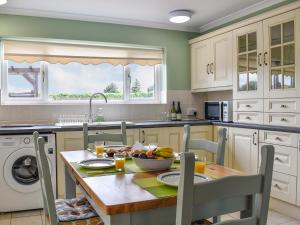 Η κουζίνα ή μικρή κουζίνα στο The Fairway