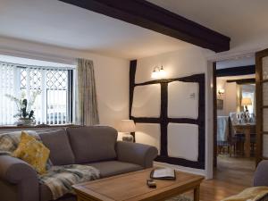 Istumisnurk majutusasutuses Three Batch Cottages