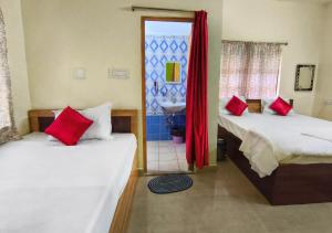 Postel nebo postele na pokoji v ubytování Ashok Nandini Guest House