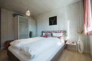 En eller flere senge i et værelse på Apartment Enzian