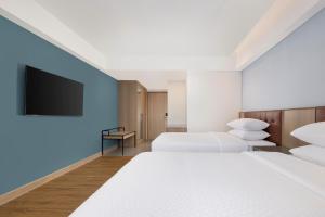 Ένα ή περισσότερα κρεβάτια σε δωμάτιο στο Four Points by Sheraton Pontianak