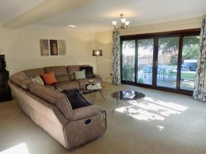 Posezení v ubytování The Beech House