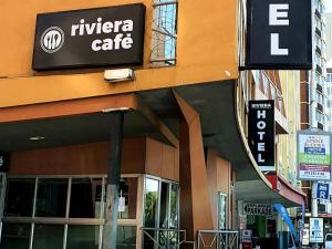 德班里维埃拉德班酒店的侧面有标志的建筑物