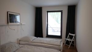 Ένα ή περισσότερα κρεβάτια σε δωμάτιο στο Apartments A + L