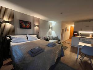 Postel nebo postele na pokoji v ubytování Premium Apartment Wohlfühl-Oase mit Pool und Sauna