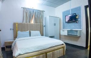 Ένα ή περισσότερα κρεβάτια σε δωμάτιο στο Kings Apartment Ikeja
