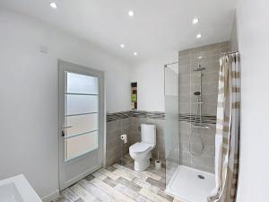 Koupelna v ubytování Cozy Alclau