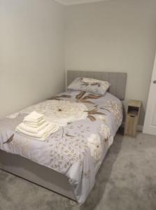 Postel nebo postele na pokoji v ubytování 2 Bedroom Garden Flat