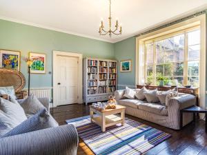 Posezení v ubytování Hemblington Hall Arts And Leisure Ltd