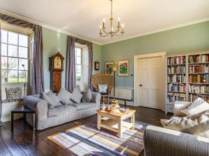 Posezení v ubytování Hemblington Hall Arts And Leisure Ltd