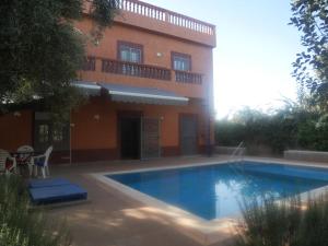Hồ bơi trong/gần Villa près de marrakech vue sur l'atlas