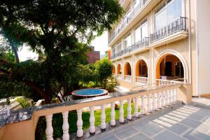 Μπαλκόνι ή βεράντα στο MVT Guesthouse & Restaurant (Rishikesh)