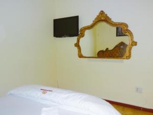 a mirror on a wall next to a bed at Pro Max Guesthouse Goodwood in Goodwood +39 photos