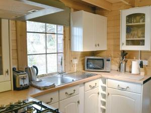 Η κουζίνα ή μικρή κουζίνα στο Forest Lodge
