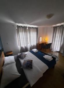 Ένα ή περισσότερα κρεβάτια σε δωμάτιο στο Pansion Silver City