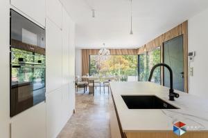 Kuchyň nebo kuchyňský kout v ubytování Villa Prestige Cassis