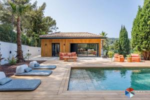 Bazén v ubytování Villa Prestige Cassis nebo v jeho okolí