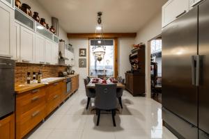 Η κουζίνα ή μικρή κουζίνα στο Arctic Winter Villa - Pool and Sauna