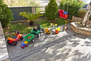 Herní místnost nebo prostor pro děti v ubytování Triple Room Brela 6056a