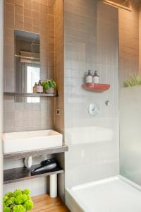 Koupelna v ubytování Spacious & Luminous Gem in Historic Ghent Building