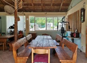 Et opholdsområde på Family-friendly apartments with swimming pool Supetarska Draga - Donja, Rab - 2019