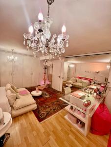 Posezení v ubytování Charmante Suite