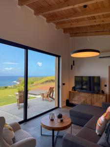 a living room with a view of the ocean at Casa Al Mare in Canto da Areia