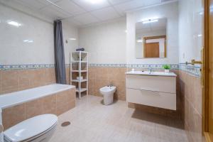 Koupelna v ubytování Cómodo apartamento vacacional en Murcia, El Palmar + 73 fotografií