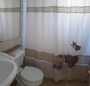 Koupelna v ubytování Maitencillo Opas Apartment + 18 fotografií