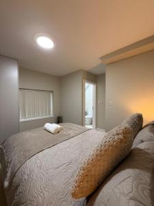 Postel nebo postele na pokoji v ubytování BritLodge Home + 23 fotografií