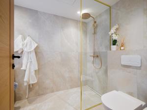 Koupelna v ubytování Kotzebue Stay - Kalamaja Luxury - Bold & Refined + 33 fotografií