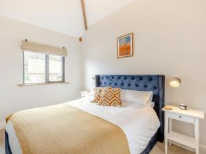 a bedroom with a bed and a window at 2 Bed in Collington 91816 in Edwin Loach