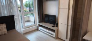 Μια τηλεόραση ή/και κέντρο ψυχαγωγίας στο Studio 25 Hristo Stanechev 2- Dental University