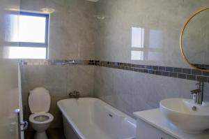 Koupelna v ubytování Bokwe's Guest House- Cape Town