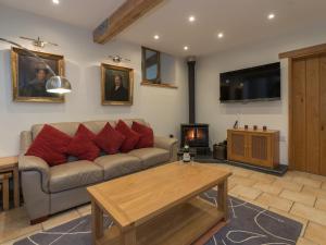 a living room with a couch and a table at Y Beudy in Efenechtyd