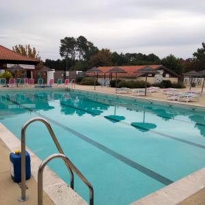 Bazén v ubytování Mobil home Camping Siblu La Réserve 4 étoiles nebo v jeho okolí + 10 fotografií