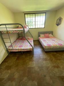 Postel nebo postele na pokoji v ubytování Casa con pisicina Coronado + 3 fotografie