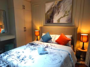 Ένα ή περισσότερα κρεβάτια σε δωμάτιο στο Elegant and Stylish 1 Bedroom with Balcony Prime Makati Location +26 φωτογραφίες
