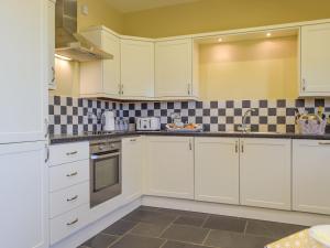 Η κουζίνα ή μικρή κουζίνα στο Cilau Bach