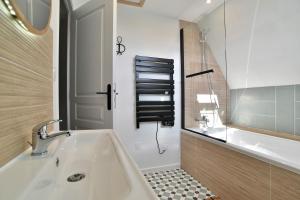 Et badeværelse på Ty Kastine - Charmante maison pour 10 + 16 billeder