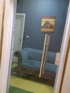 A seating area at NEW Hostel pyramids