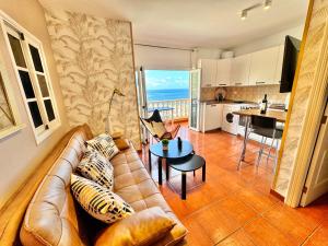 Η κουζίνα ή μικρή κουζίνα στο Las Teresitas Beach +13 φωτογραφίες