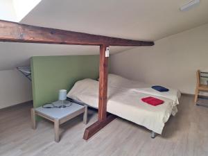 a bedroom with two bunk beds and a table at Petite maison proche cathédrale centre 3 pers in Toul