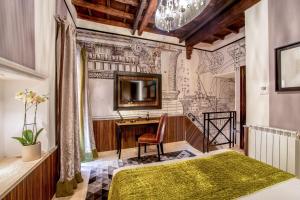 a bedroom with a bed and a desk at The Inn at the Roman Forum Luxury Collection - The Inn At The Roman Forum in Rome