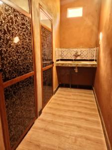 a bathroom with a sink and a mirror at Dar salam in Mhamid