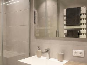 Ένα μπάνιο στο Appartement moderne - Reims Centre